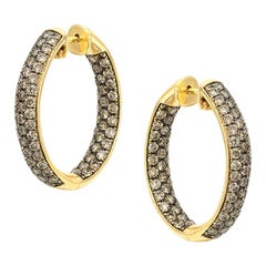 Orecchini a cerchio in oro giallo 18 K da 3,11 carati con diamante champagne medio ed elegante