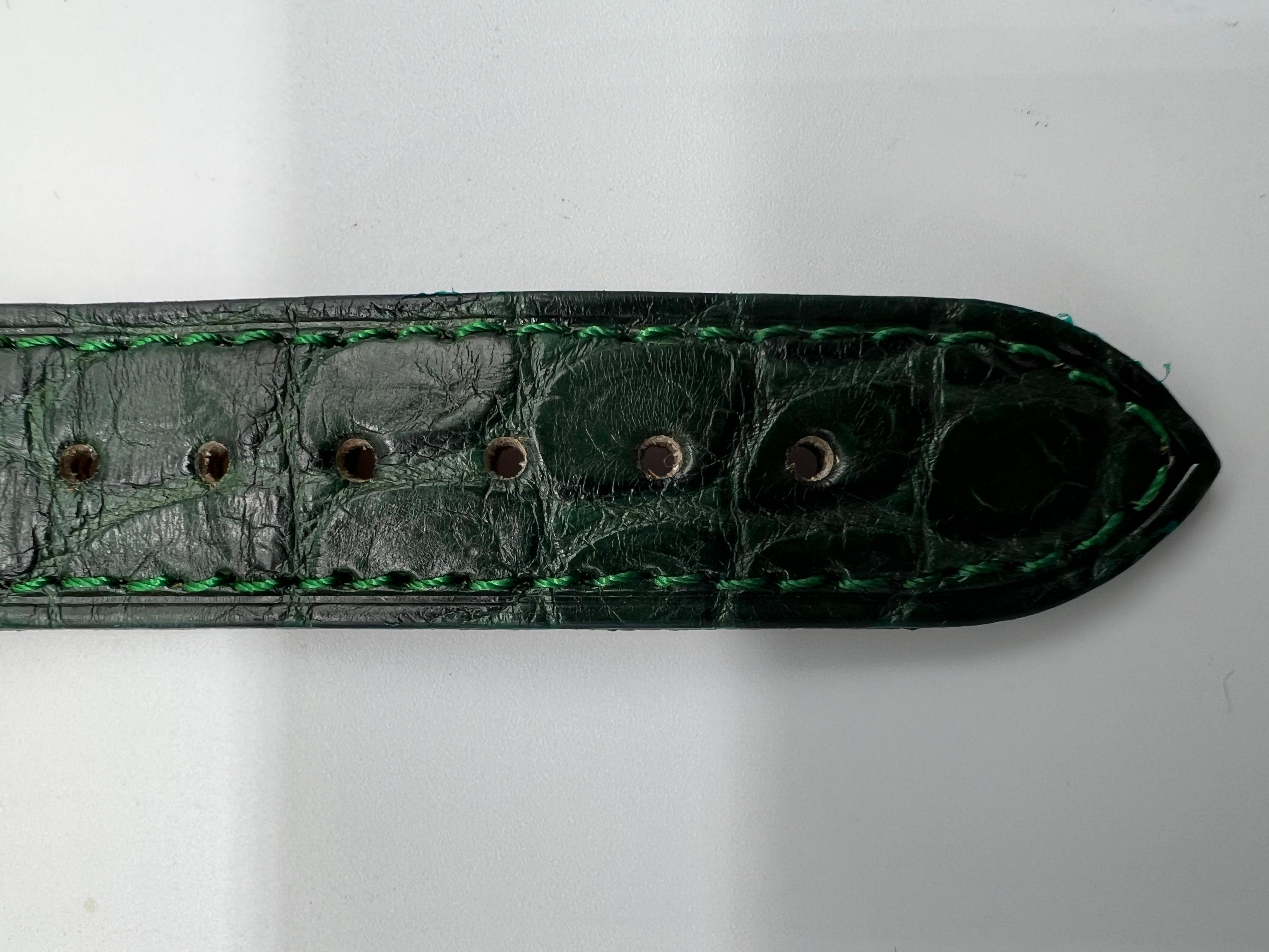 Yellow Gold 18 Carats Green Leather Universal Geneve Watches In Excellent Condition For Sale In Vannes, FR