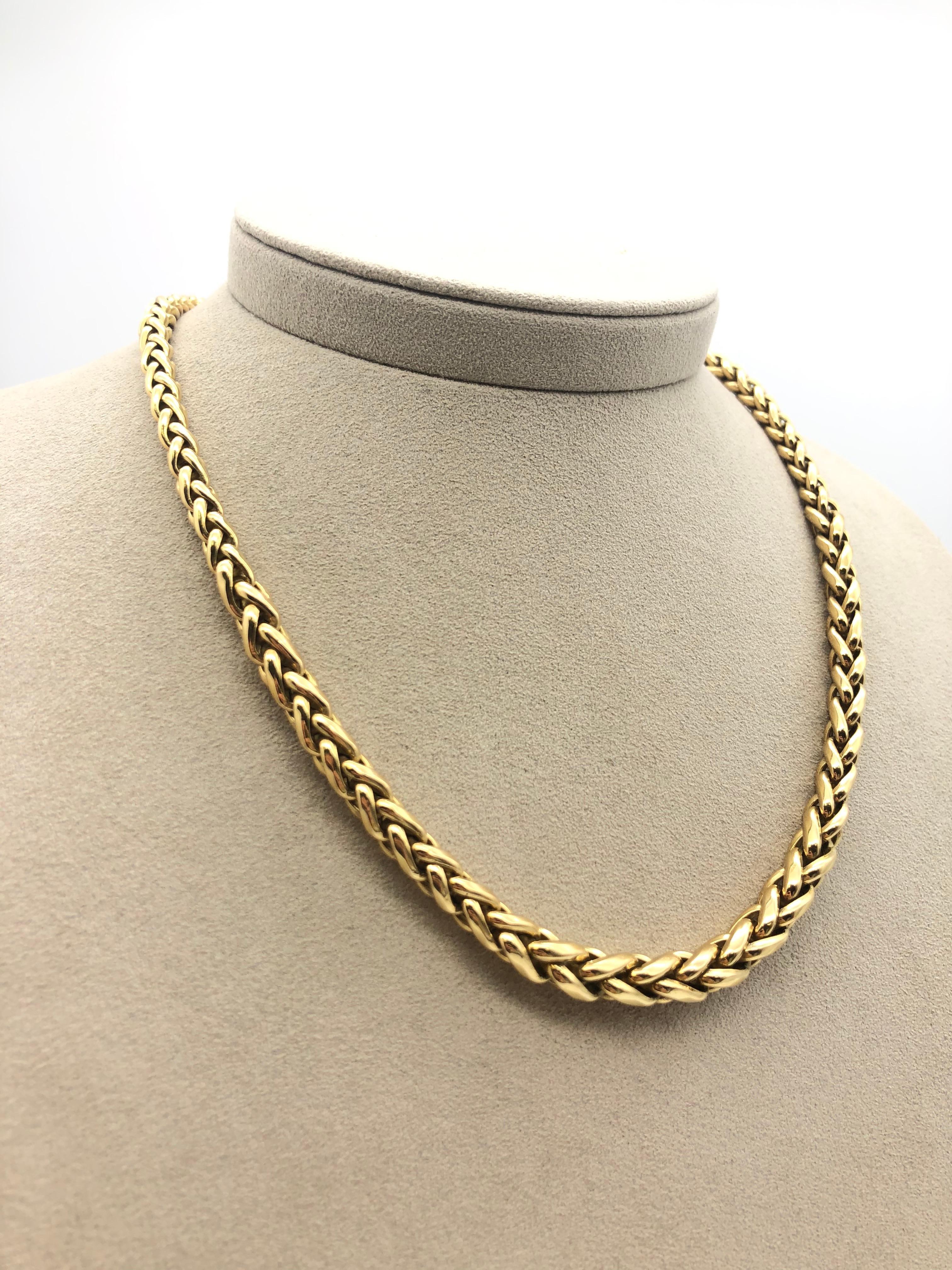 Yellow Gold 18 k Necklace 
Palm Mesh
Weight Of Gold : 30.1 Grams 18 carats
Lobster Clasp
Length 45 cm / 17,7 inch
Circa 80's