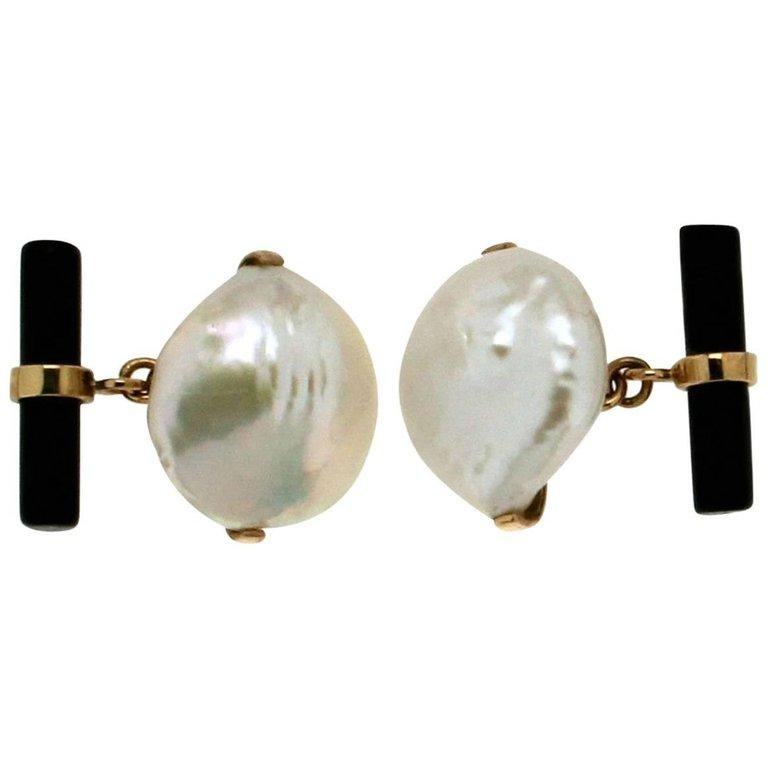 Yellow Gold 18 karat Pearl and Onyx Cufflinks In New Condition In Marcianise, IT