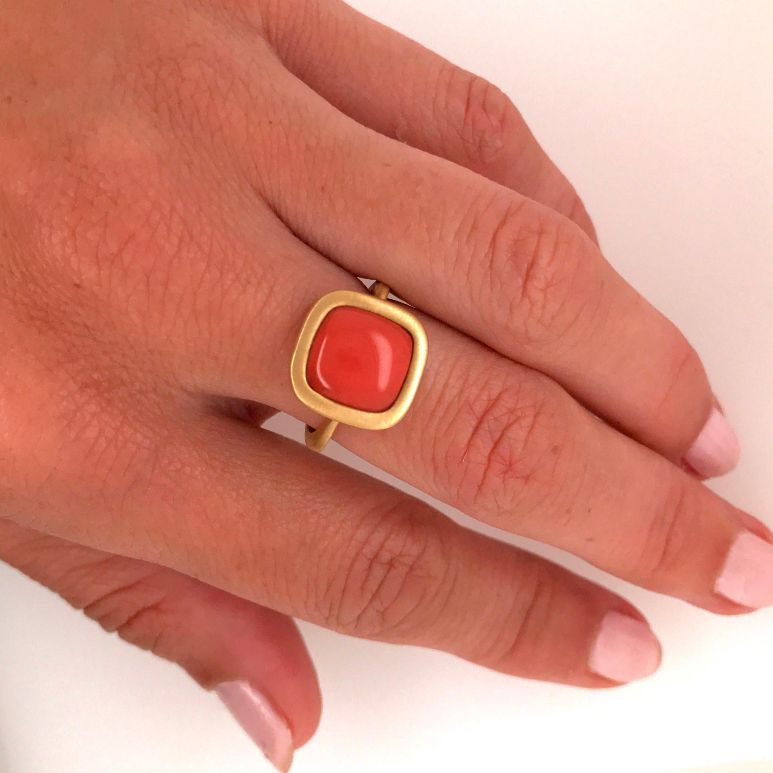 Yellow Gold 18 Karat Ring and Coral Cabochon 4