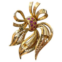 Broche de oro amarillo de 18 quilates y rubí de hacia 1930