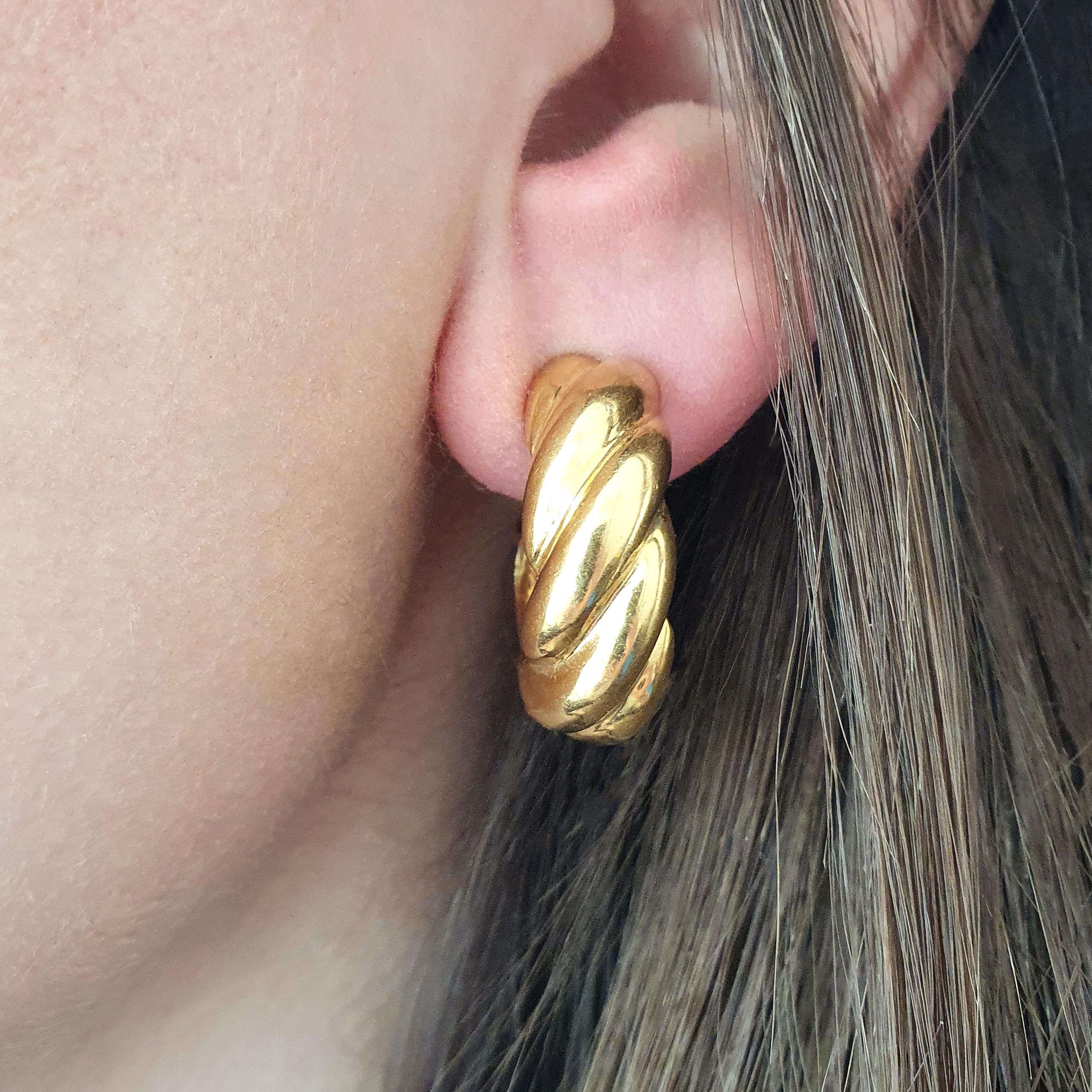 Yellow Gold 18k Earrings In Excellent Condition For Sale In Geneva, CH