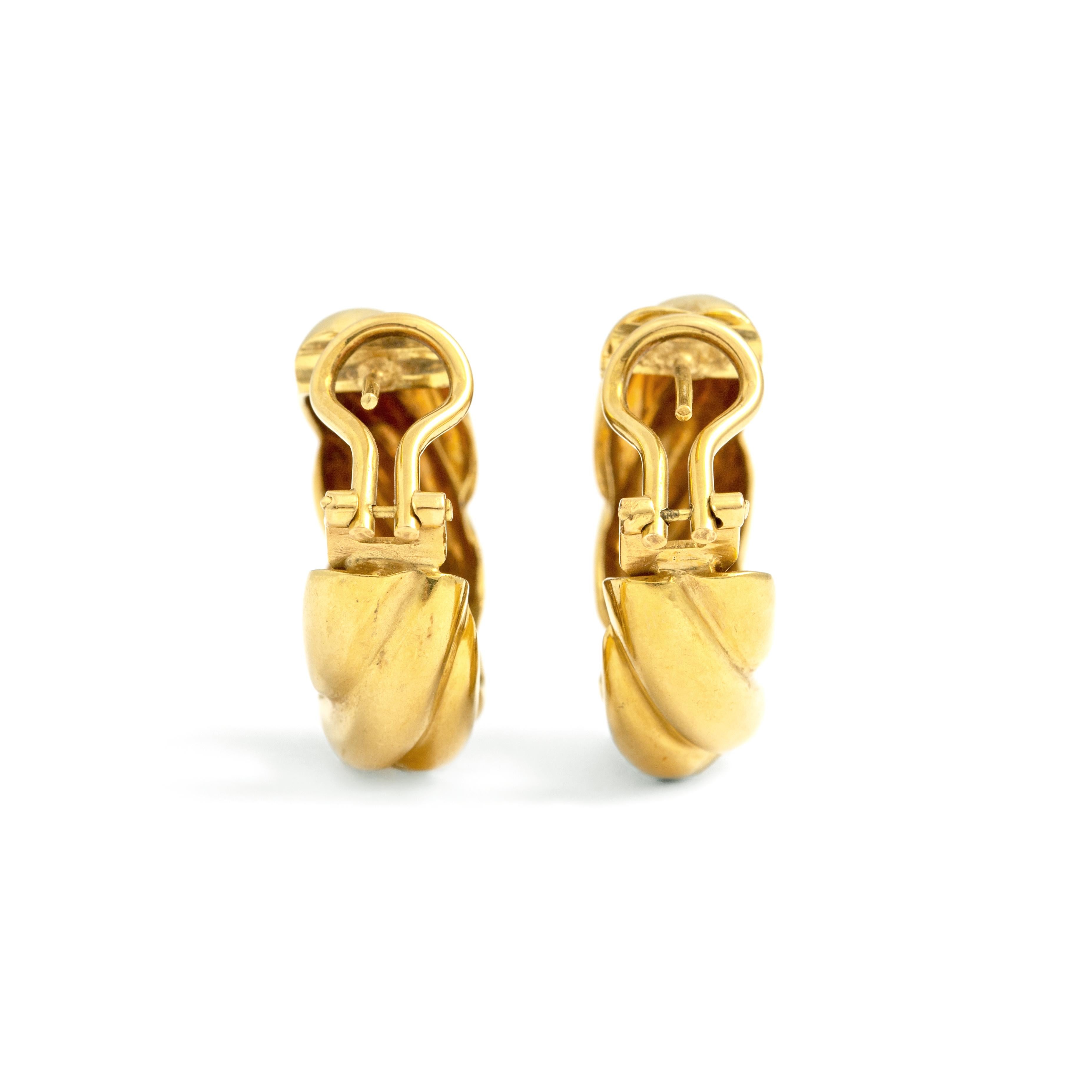 Women's or Men's Yellow Gold 18k Earrings For Sale