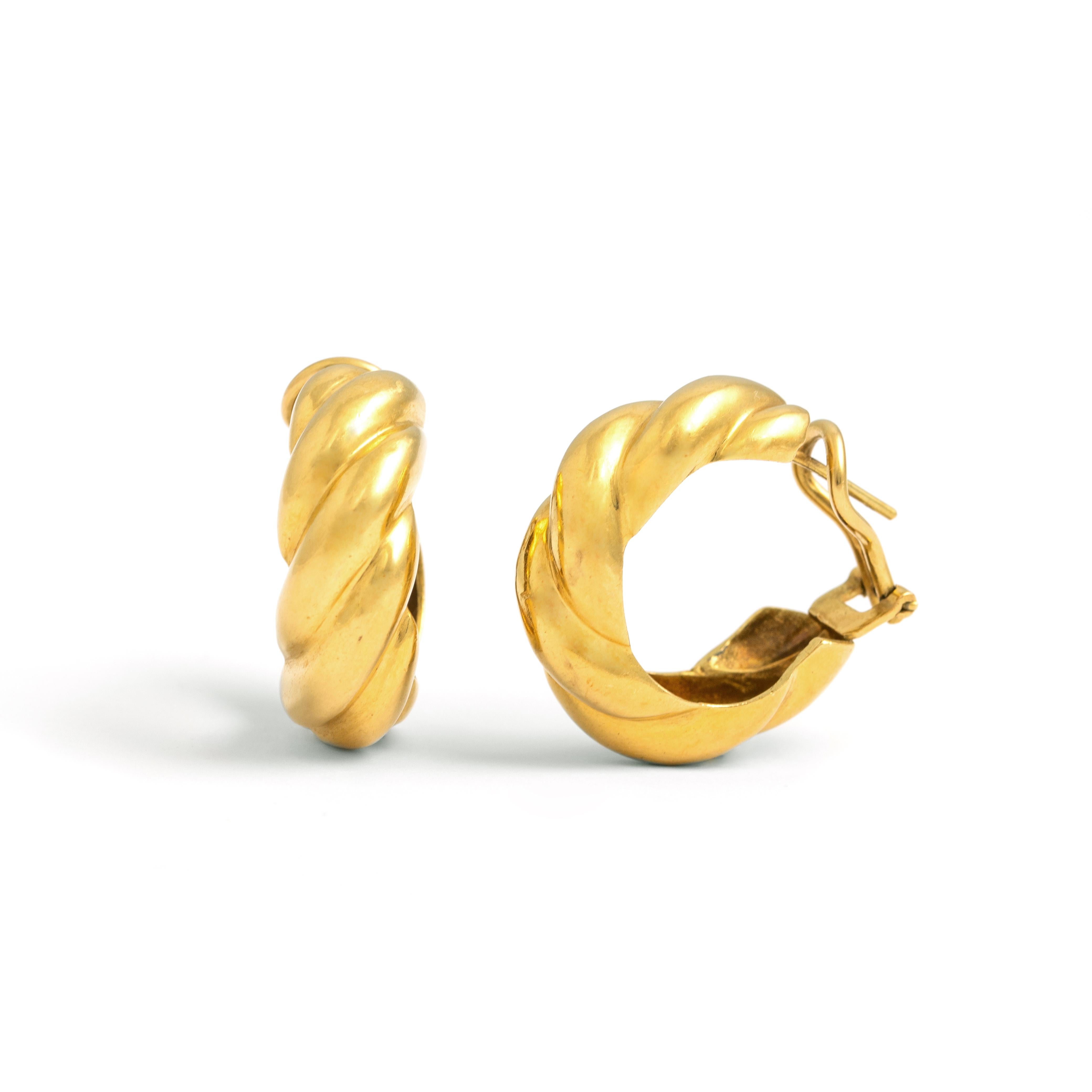 Yellow Gold 18k Earrings For Sale 1