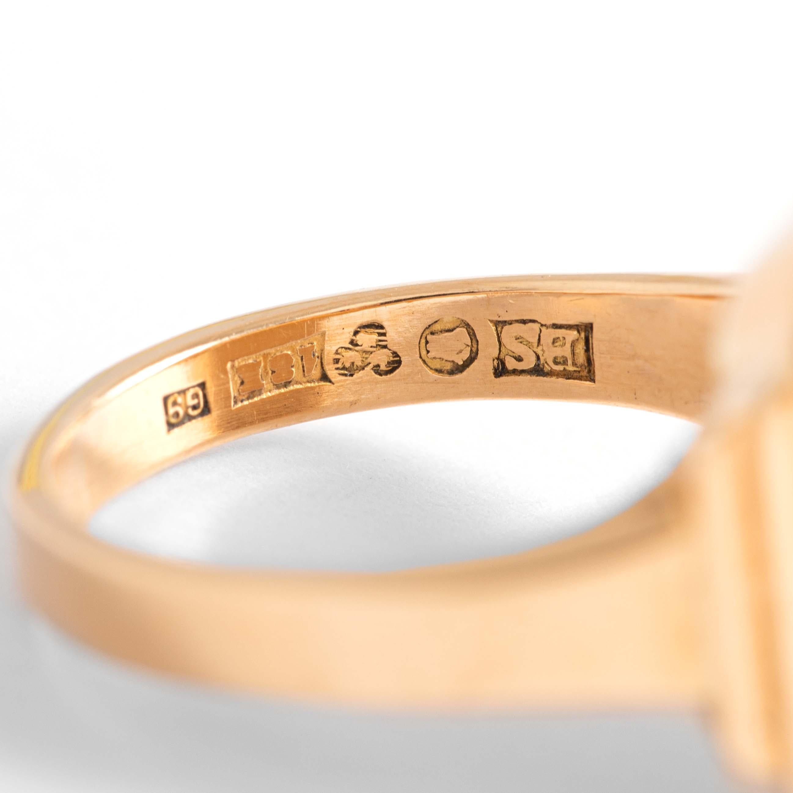 Yellow Gold 18k Signet Ring with Intaglio For Sale 1