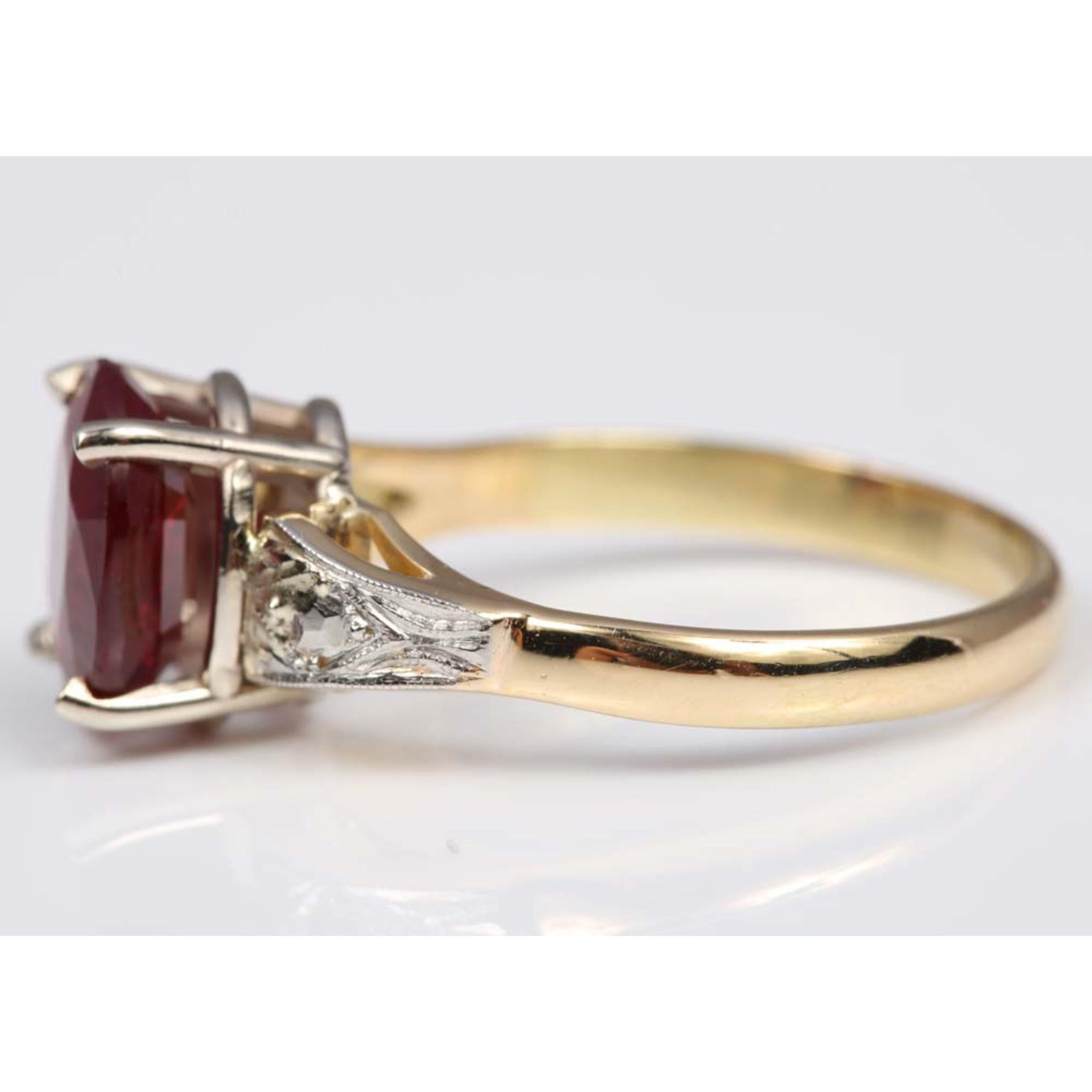 Im Angebot: Verlobungsring aus Gelbgold mit 2,26 Karat Rubin in Gelbgold mit Diamant und Rubin () 3