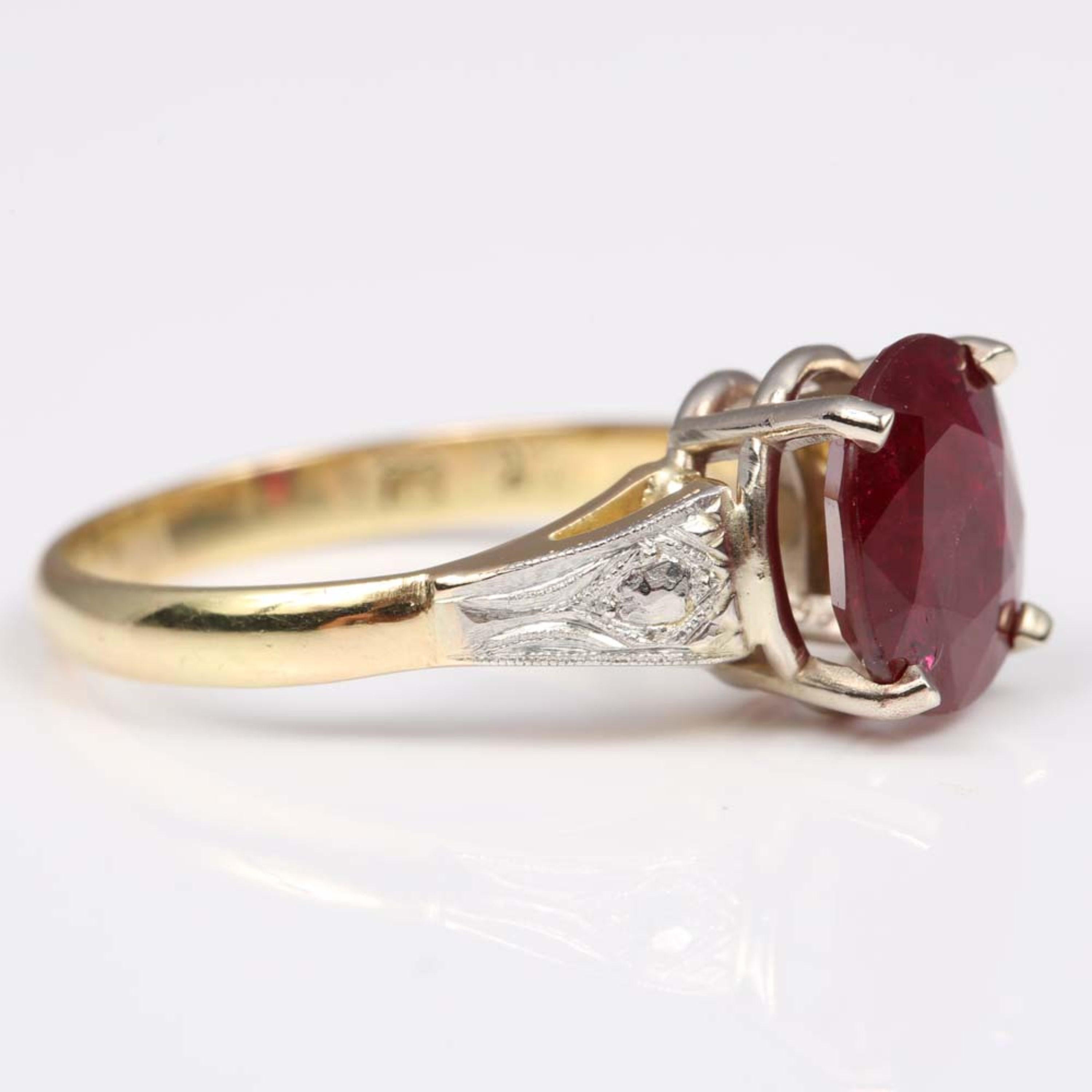 Im Angebot: Verlobungsring aus Gelbgold mit 2,26 Karat Rubin in Gelbgold mit Diamant und Rubin () 4
