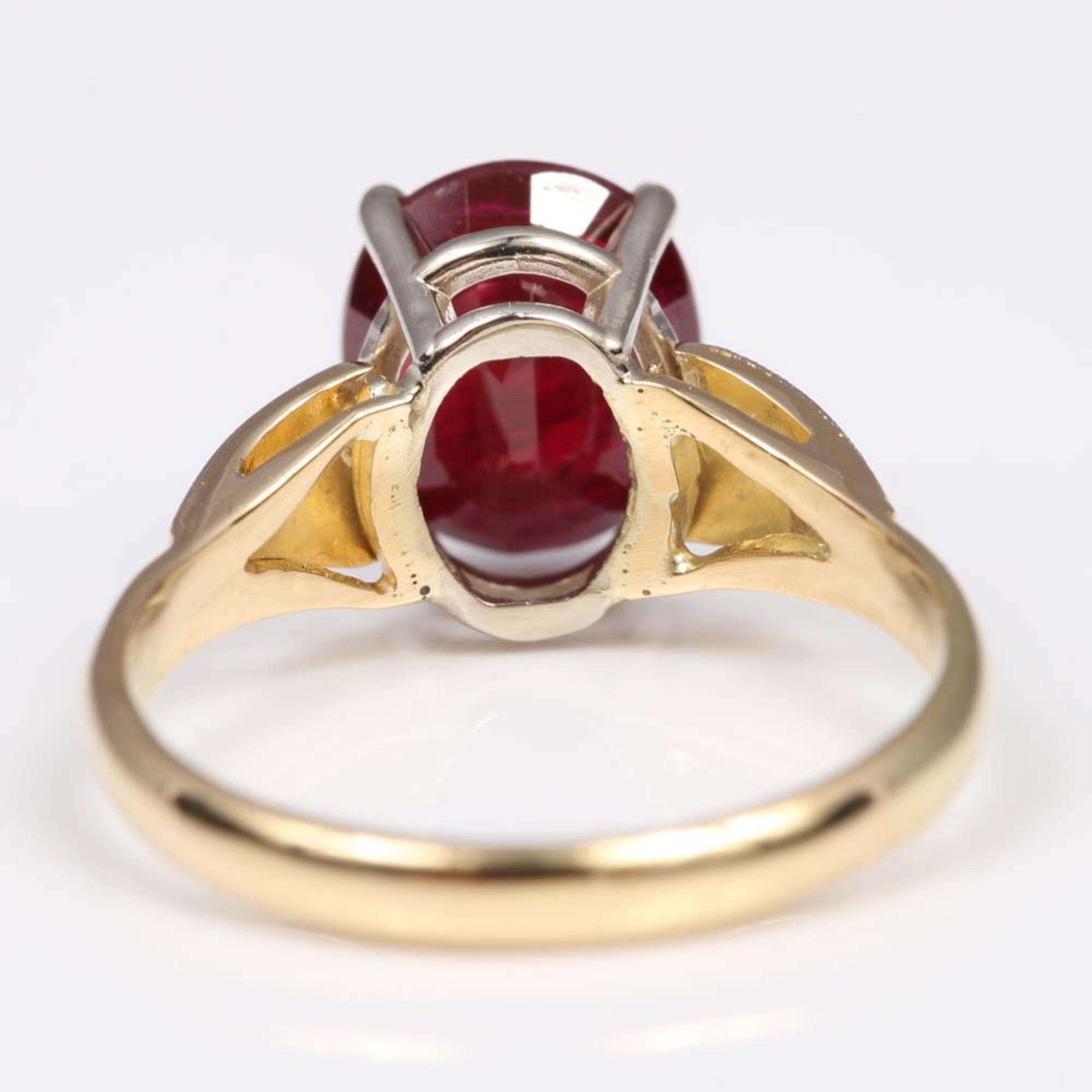 Im Angebot: Verlobungsring aus Gelbgold mit 2,26 Karat Rubin in Gelbgold mit Diamant und Rubin () 5
