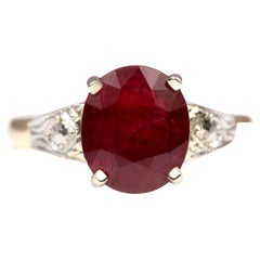Verlobungsring aus Gelbgold mit 2,26 Karat Rubin in Gelbgold mit Diamant und Rubin