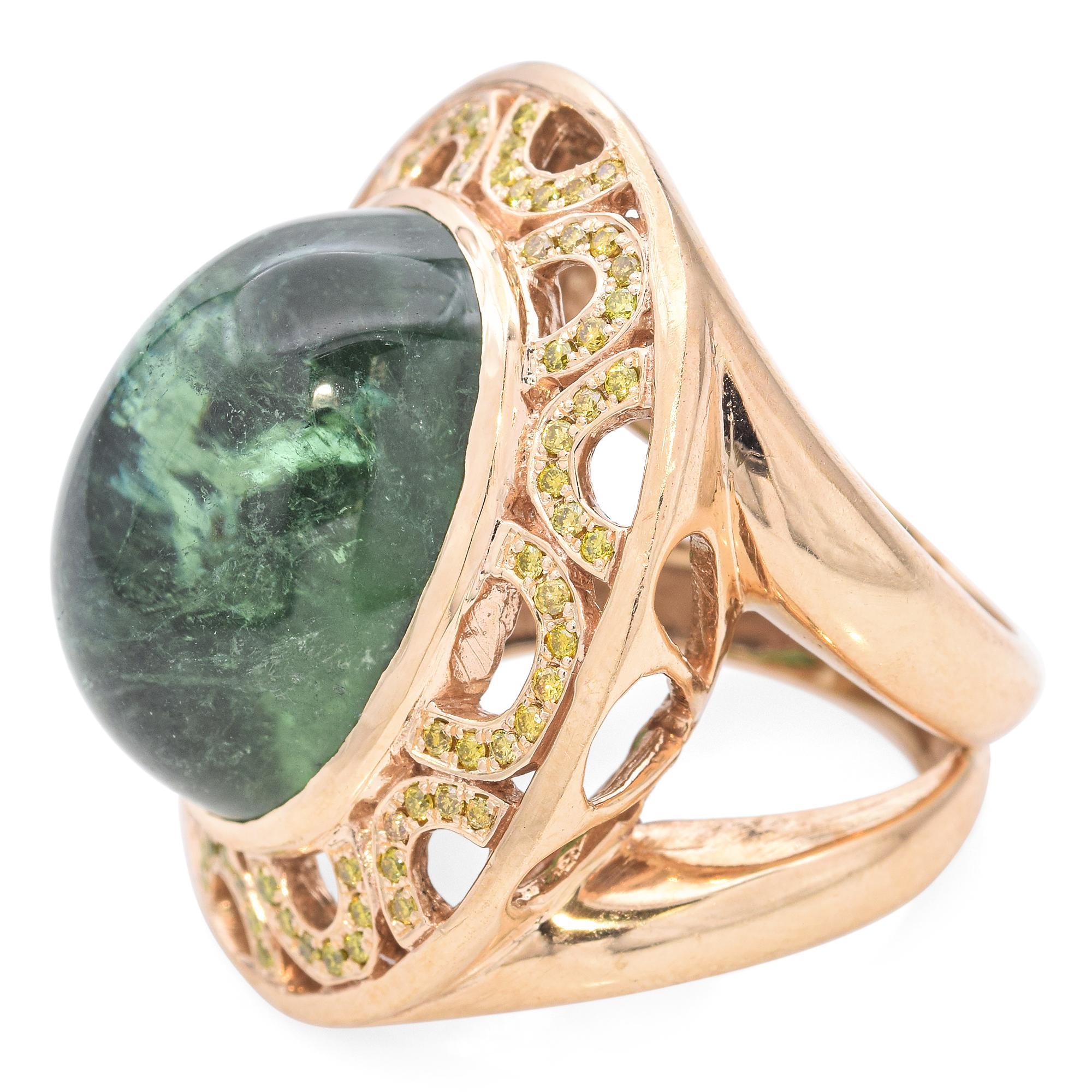 Taille cabochon Bague cocktail en or jaune 26 carats avec tourmaline verte cabochon et diamant jaune en vente