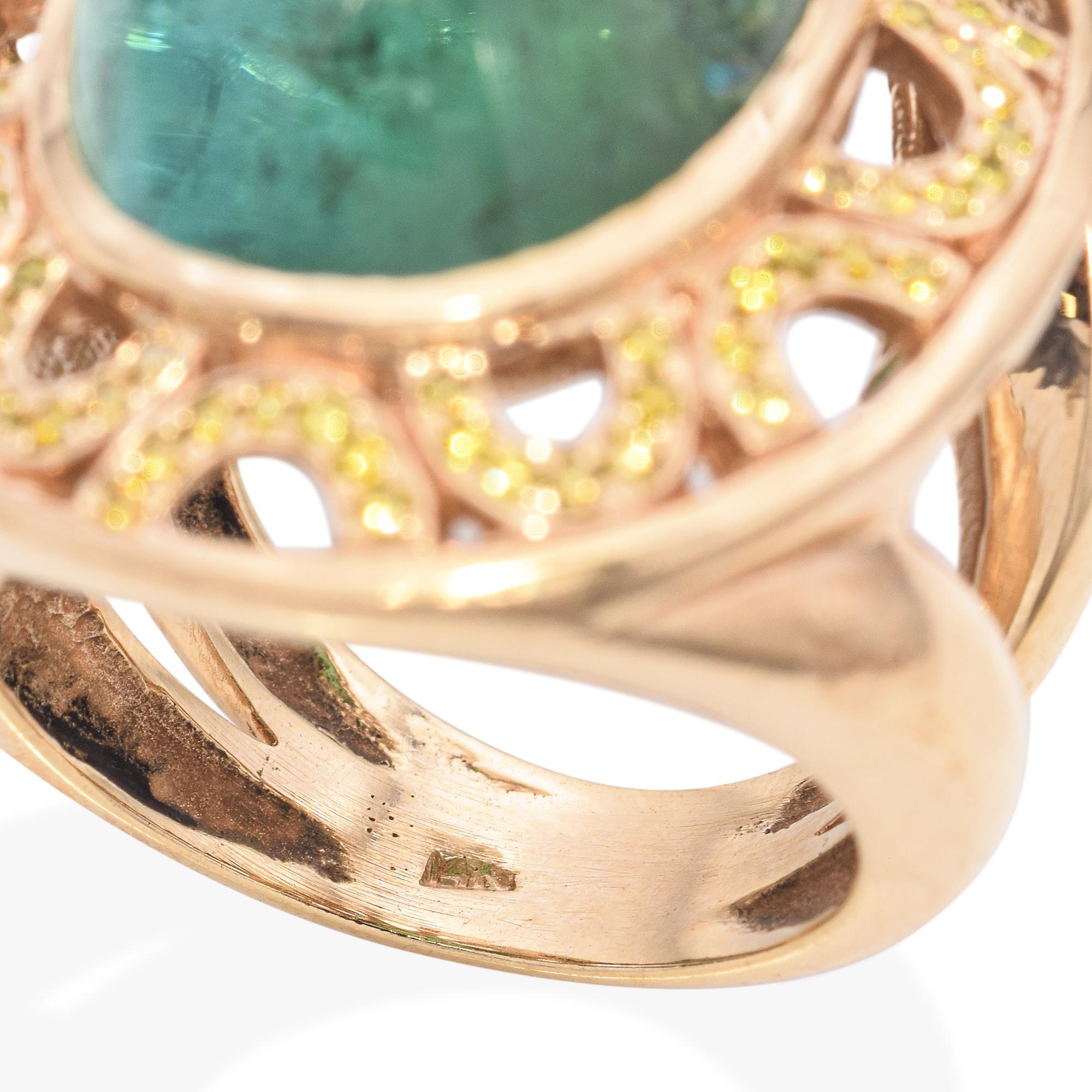 Bague cocktail en or jaune 26 carats avec tourmaline verte cabochon et diamant jaune en vente 1