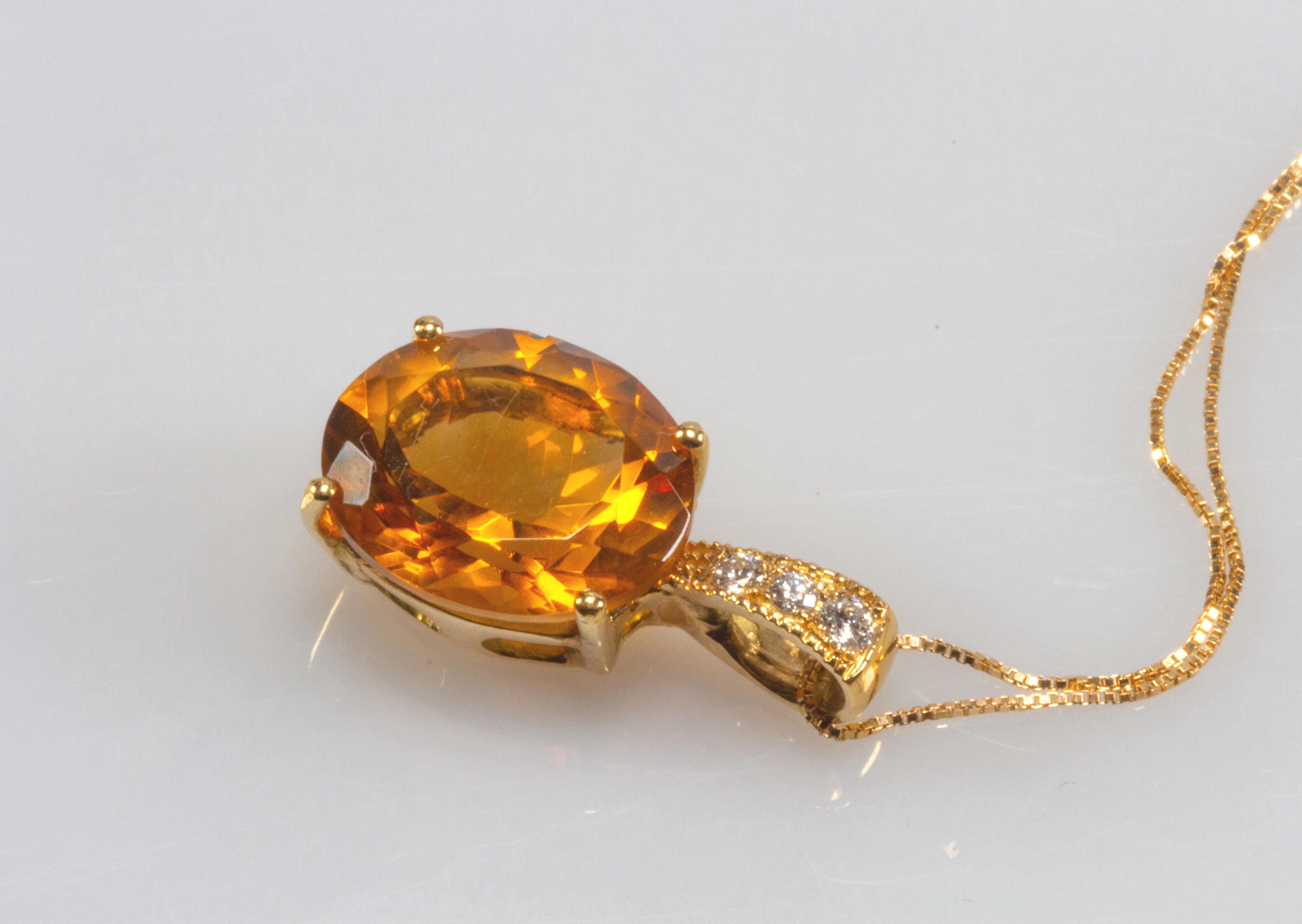 Modern Yellow Gold 18k 3.5 Carat Citrine Quartz and Diamond Necklace For Sale