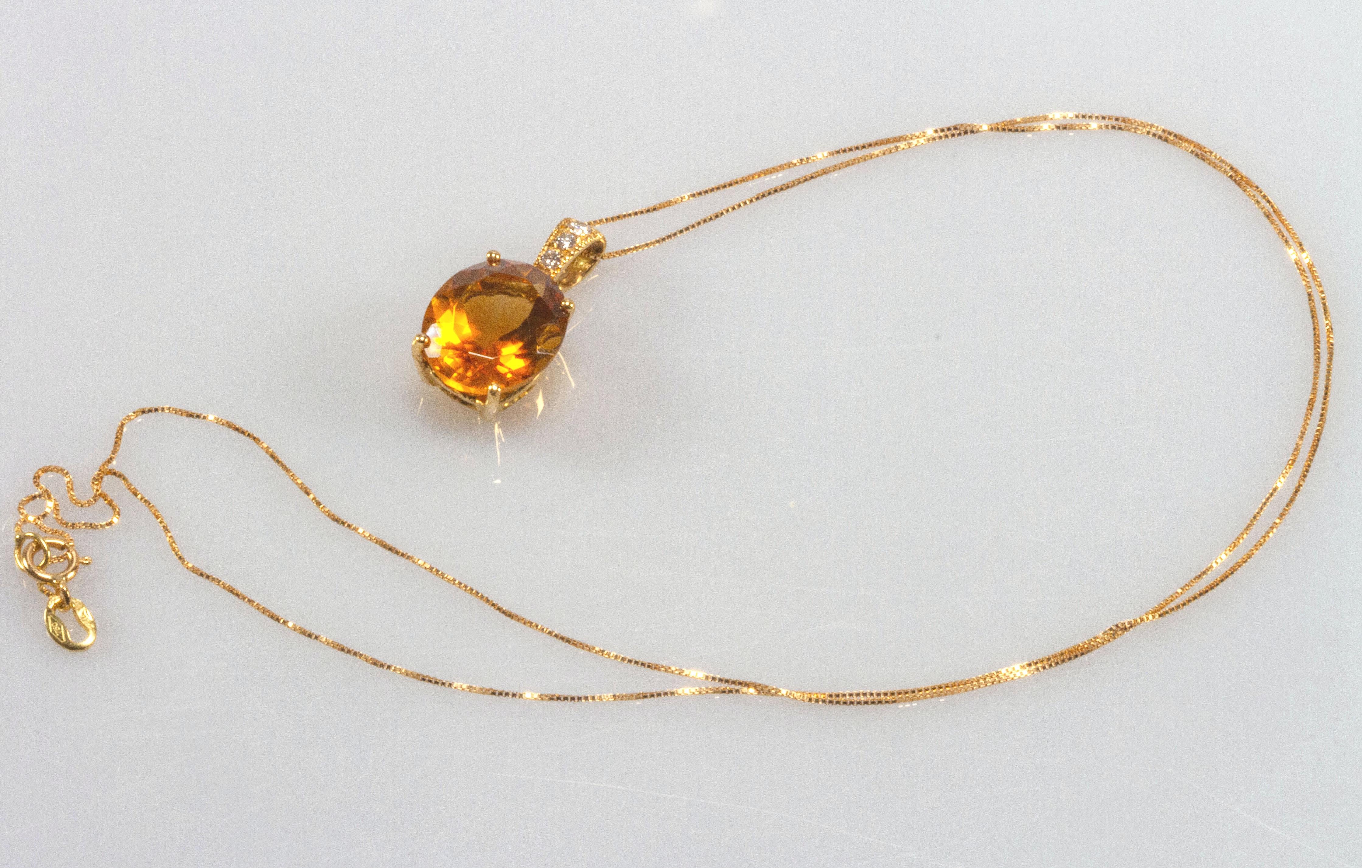 Oval Cut Yellow Gold 18k 3.5 Carat Citrine Quartz and Diamond Necklace For Sale
