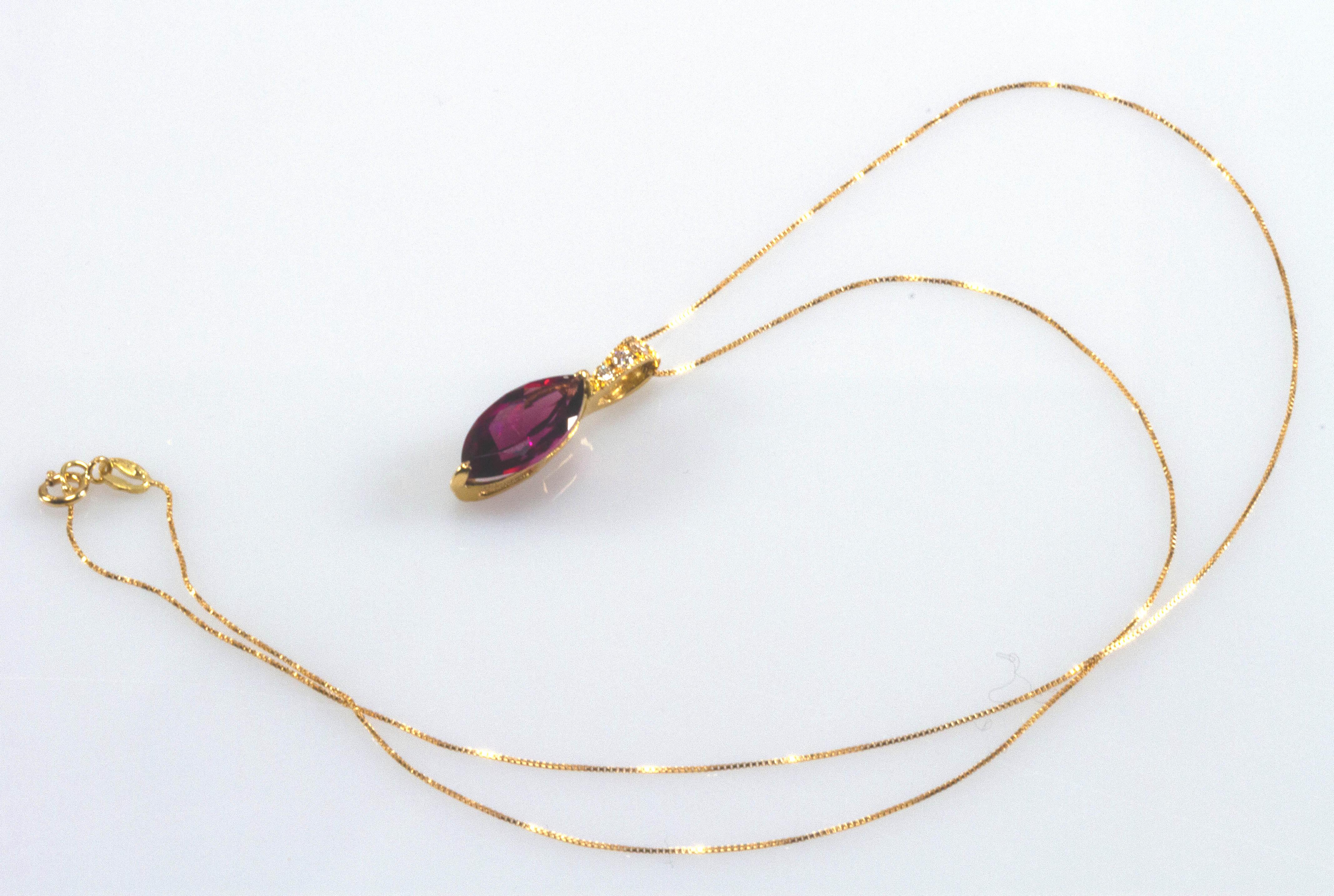 Yellow Gold 18k, 3.50 Carat Red Garnet and Diamond Necklace (Moderne) im Angebot