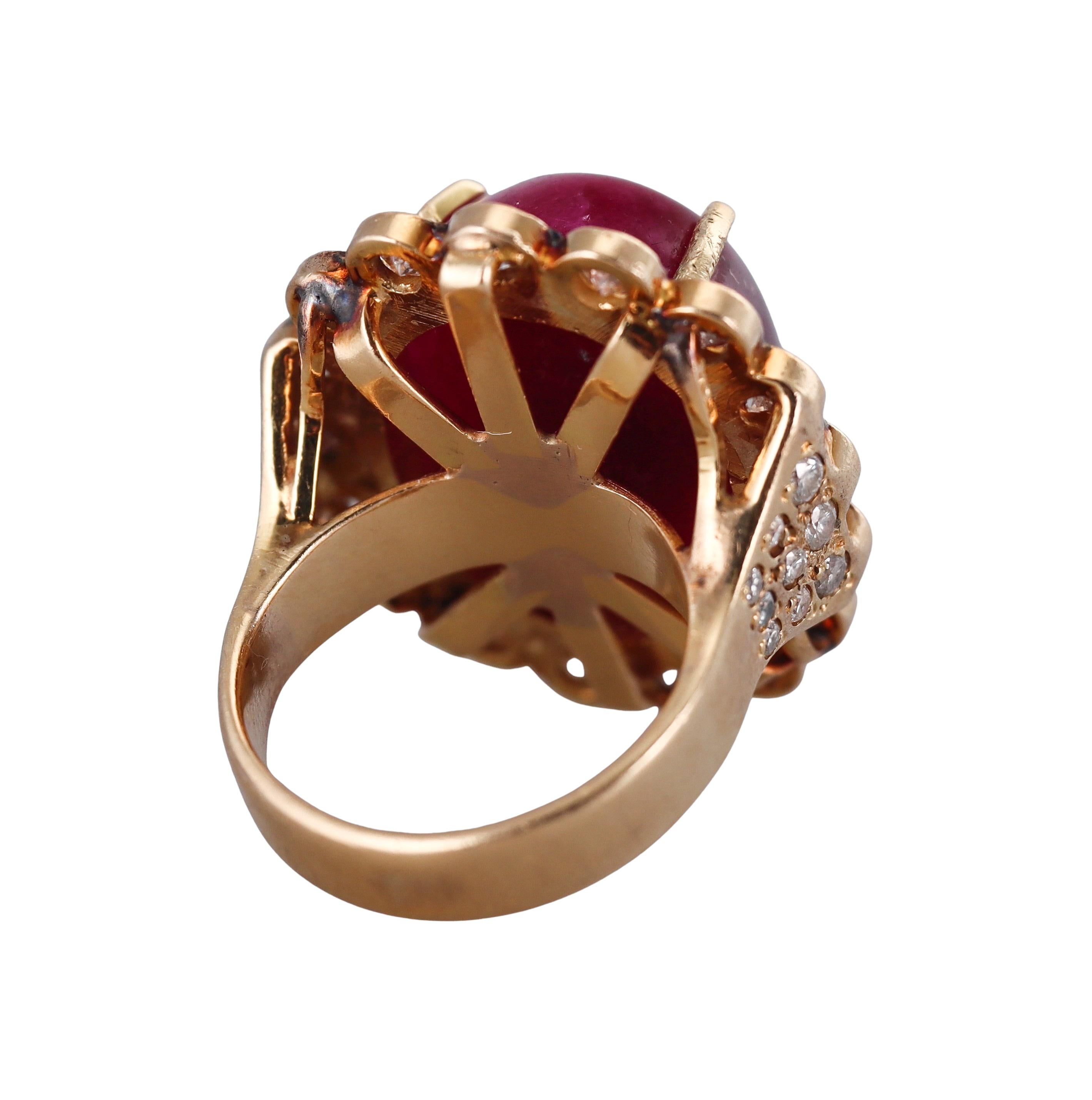 Yellow Gold 36 Carat Ruby Cabochon Diamond Cocktail Ring In Excellent Condition For Sale In New York, NY