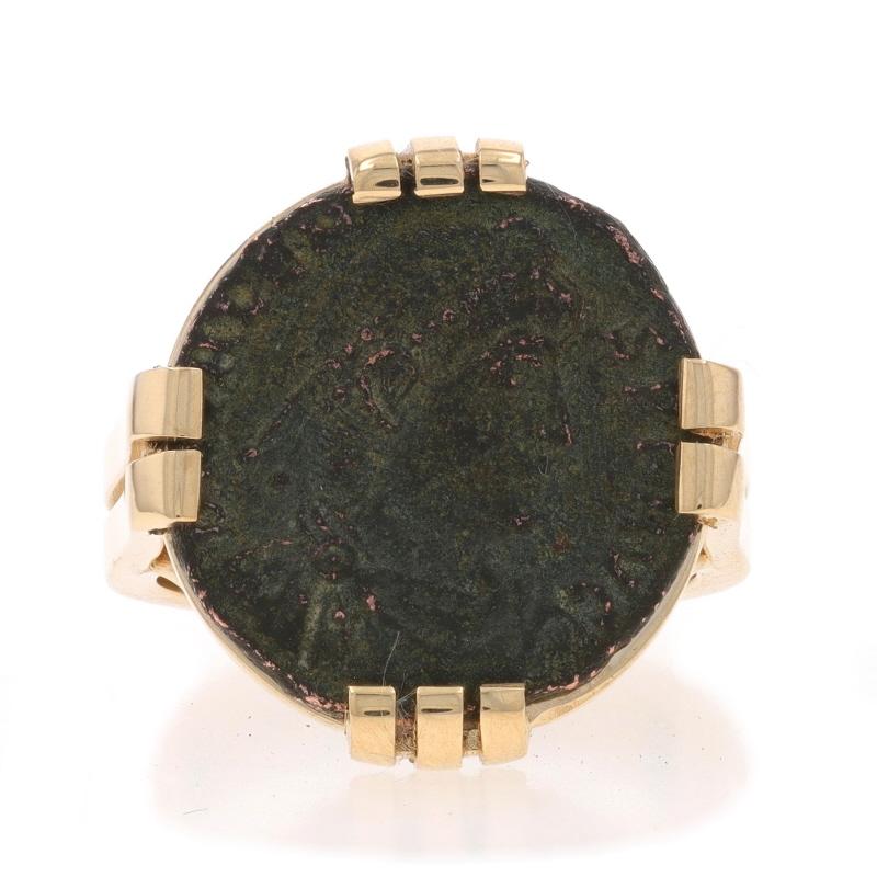 Taille : 6 1/4
Note : Veuillez nous contacter pour un devis de redimensionnement.

Contenu du métal : Or jaune 14k et bronze

Style : Bague d'affirmation en forme de pièce de monnaie

Mesures
Hauteur de la face (du nord au sud) : 25/32