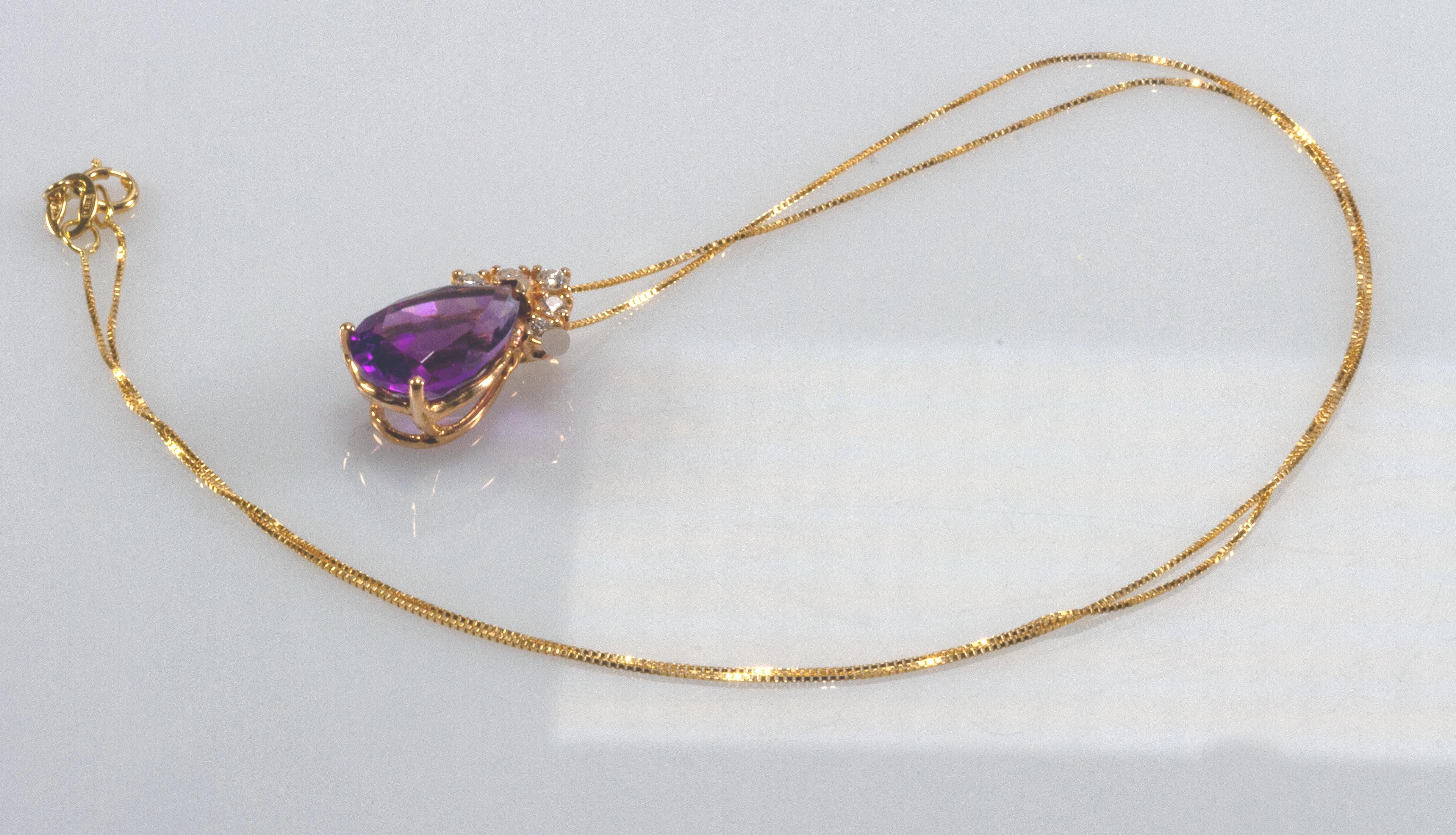 Yellow Gold 18k 4.00 Carat Purple Amethyst and Diamond Necklace (Moderne) im Angebot