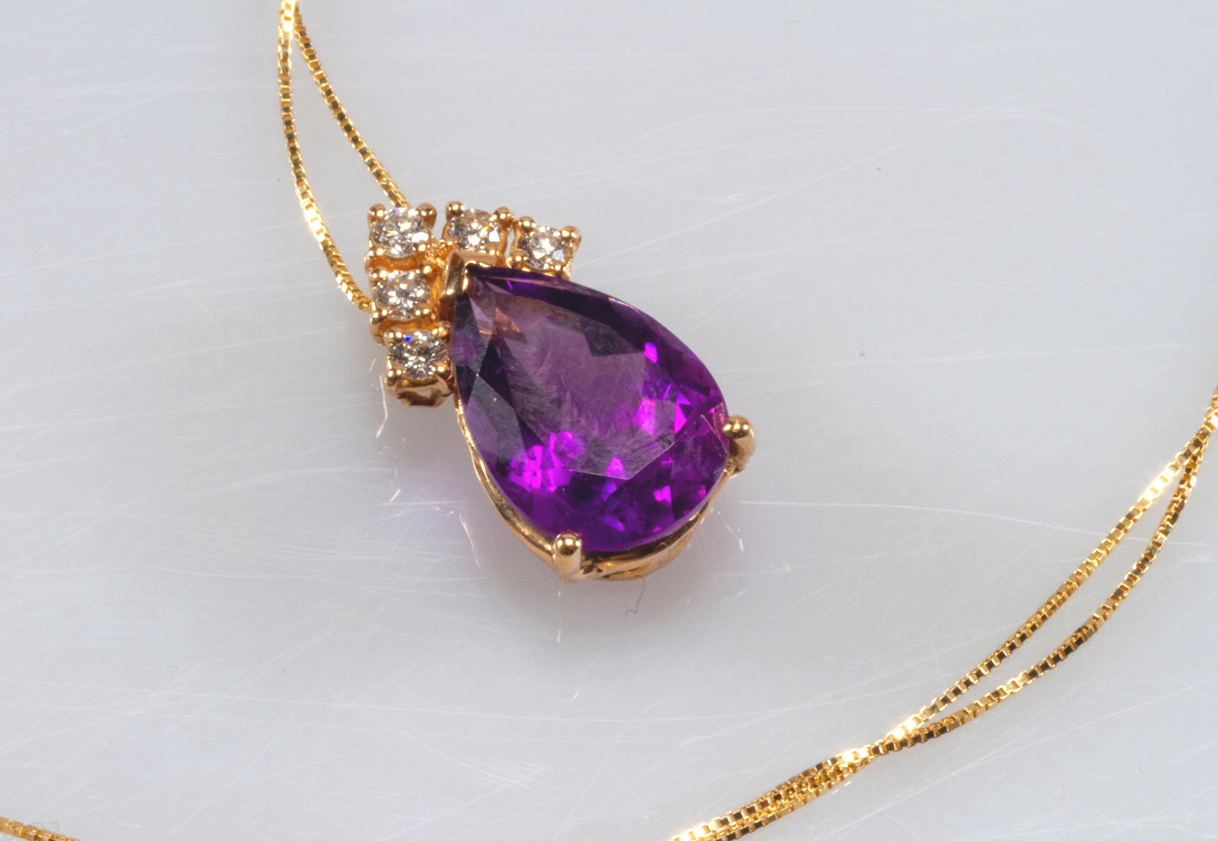 Yellow Gold 18k 4.00 Carat Purple Amethyst and Diamond Necklace (Tropfenschliff) im Angebot