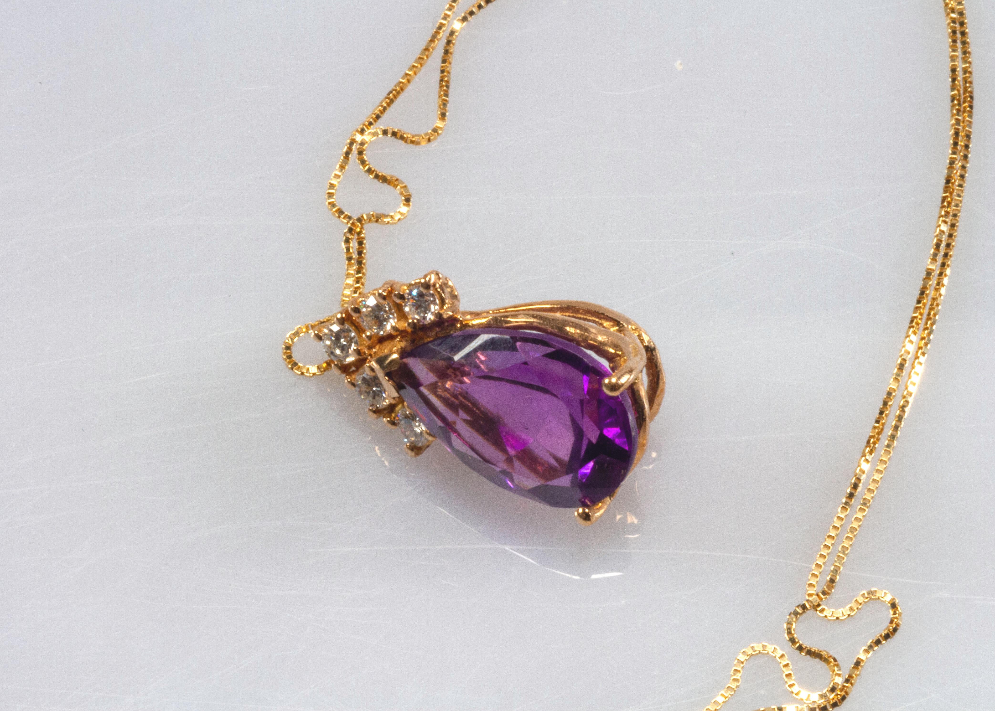 Yellow Gold 18k 4.00 Carat Purple Amethyst and Diamond Necklace In New Condition For Sale In Rome, IT