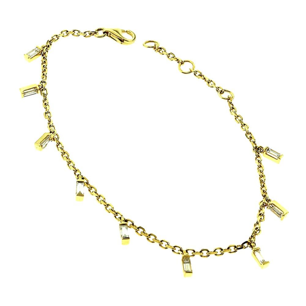 Brilliance Jewels, Miami
Des questions ? Appelez-nous à tout moment !
786,482,8100

Taille du bracelet : 7 pouces, 6.5 pouces, 6 pouces

Style : Bracelet à pampilles

Métal : Or jaune

Pureté du métal : 18k

Pierres : 9 diamants baguette

Poids en