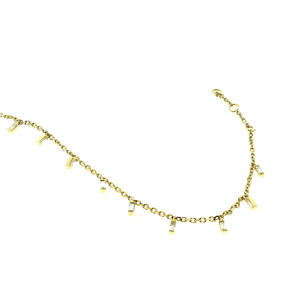 Bracelet en or jaune avec 5 diamants baguettes et pendentifs Bon état - En vente à Miami, FL