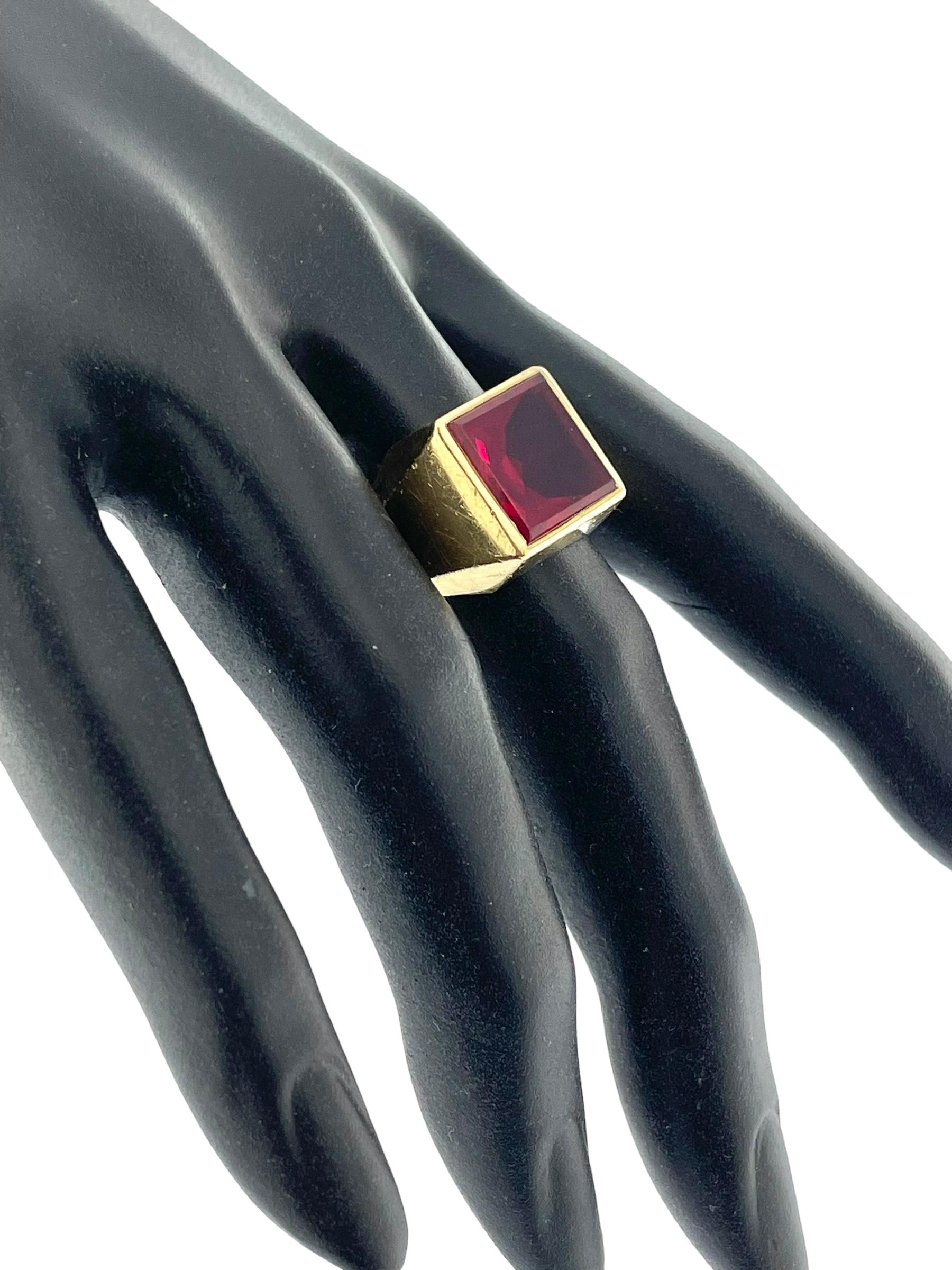 Yellow Gold 5.40ct Lab Grown Ruby Signet Ring IGI Certified For Sale 2