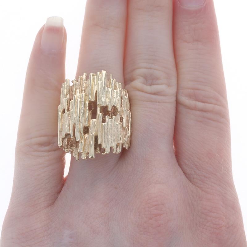Yellow Gold Abstract Lines Statement Ring - 14k In Excellent Condition For Sale In Greensboro, NC