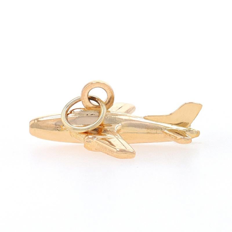 Yellow Gold Airplane Charm - 18k Aviation Travel Keepsake In Excellent Condition In Greensboro, NC