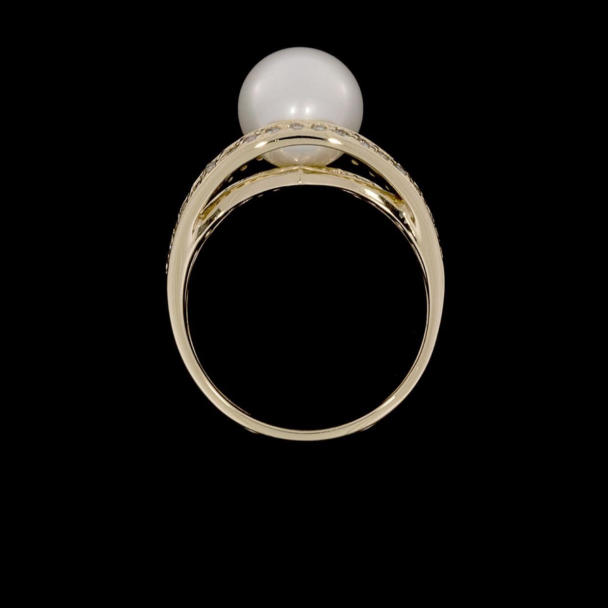 Yellow Gold Akoya Pearl and .50 Carat Diamond Split Shank Ring In Excellent Condition In Columbia, MO