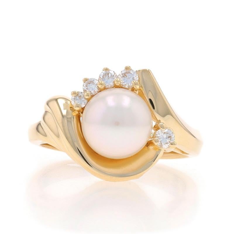 Taille : 6 1/2
Frais de taille : Up&Up 3 tailles pour $40 ou Down 1 1/2 tailles pour $40

Contenu du métal : Or jaune 14k

Informations sur les pierres
Perle d'Akoya
Taille : 7,8 mm

Diamants naturels
Carat(s) : .18ctw
Coupe : Brillant rond
Couleur