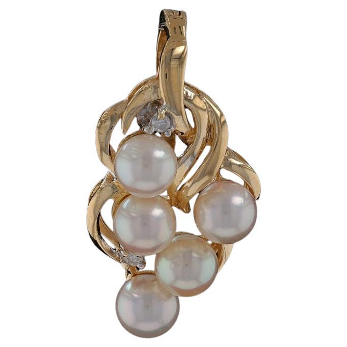 Metallgehalt: 14k Gelbgold & 14k Weißgold

Informationen zu Stein
Akoya-Perlen
Größe: 5 mm - 5,2 mm

Natürliche Diamanten
Karat(e): .02ctw
Schliff: Runder Brillant
Farbe: G - H
Klarheit: I1

Stil: Enhancer
Thema: Weintraube

Messungen
Höhe (vom