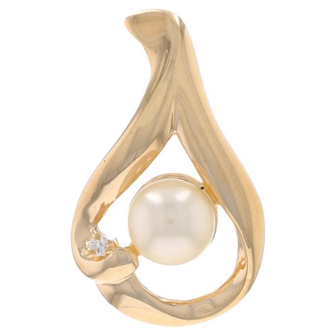 Colgante de oro amarillo con perla Akoya y diamante - 14k