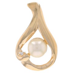 Colgante de oro amarillo con perla Akoya y diamante - 14k