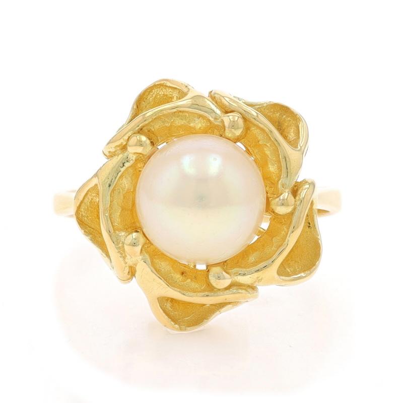 Dimensione: 7
Costo della taglia: Aumento di 3 taglie per 80 dollari o diminuzione di 2 taglie per 60 dollari.

Contenuto del metallo: Oro giallo 18k

Informazioni su A. Stone

Perla Akoya

Stile: Solitario da cocktail
Tema: Fiore,