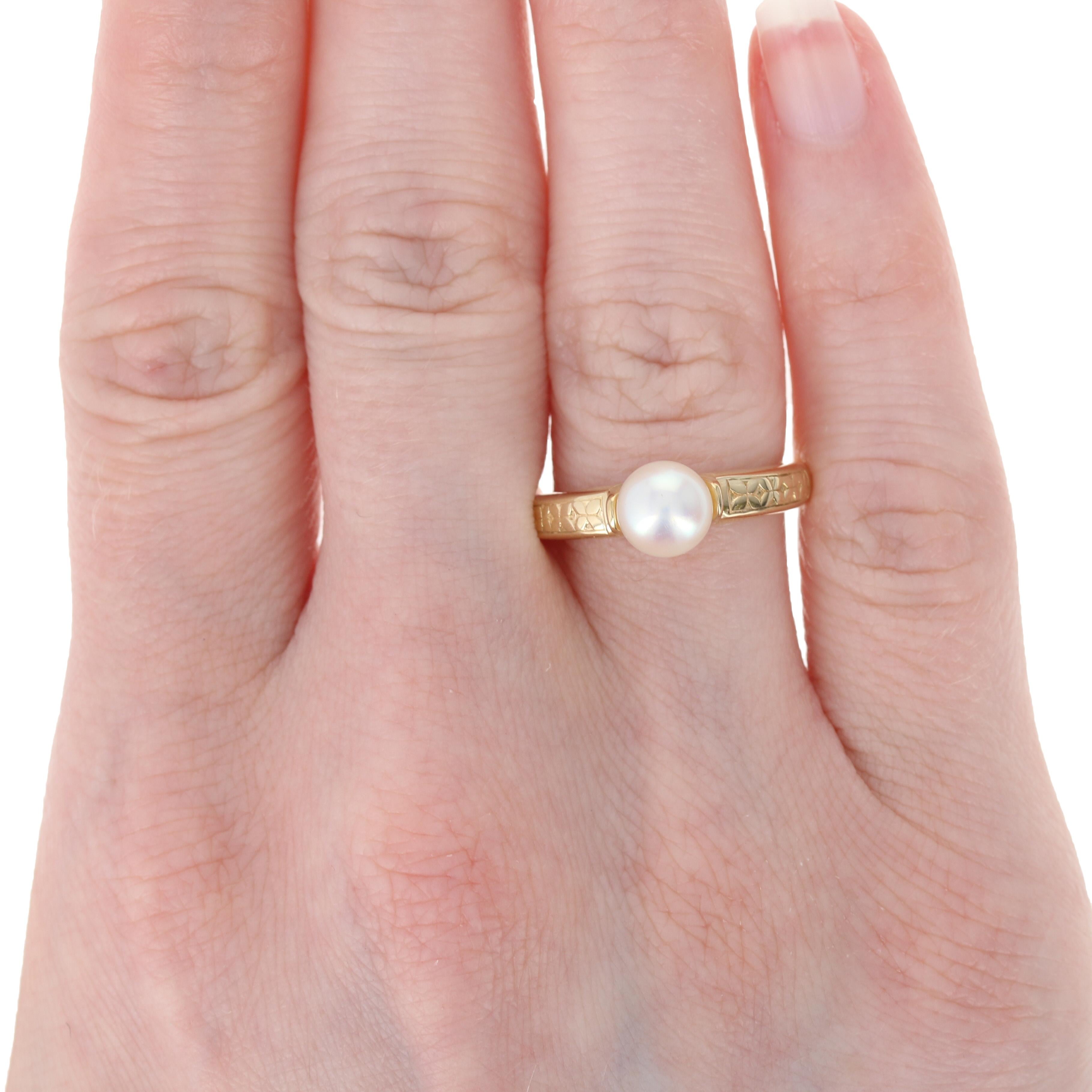 For Sale:  Yellow Gold Akoya Pearl Ring, 18k Solitaire 3