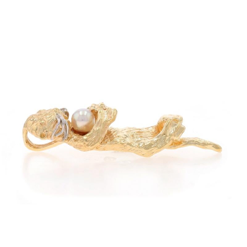 Perle Yellow Gold Akoya Pearl Sleeping Otter Pendant - 14k en vente