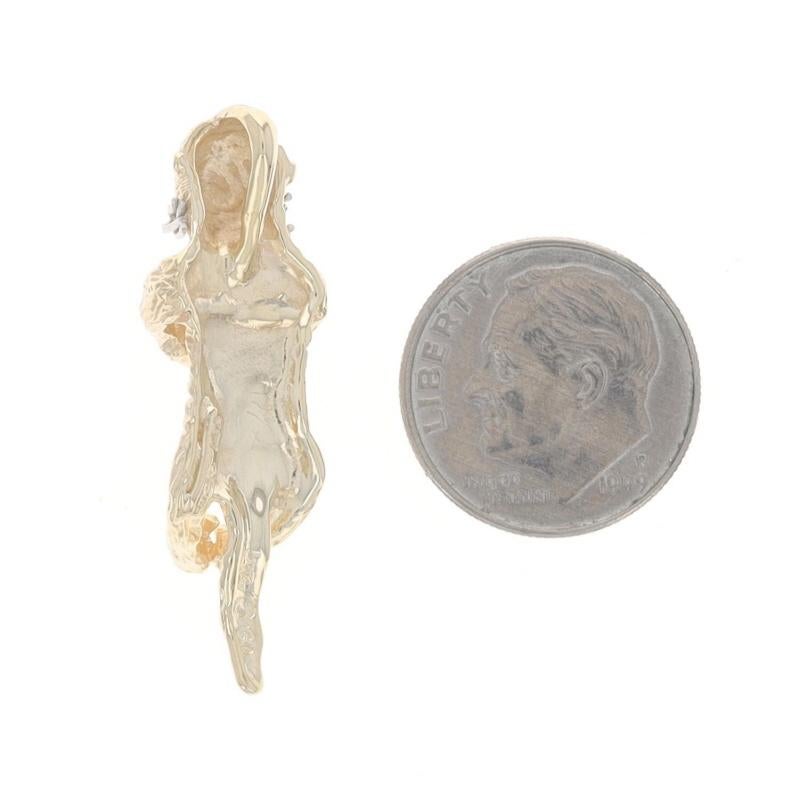 Yellow Gold Akoya Pearl Sleeping Otter Pendant - 14k Excellent état - En vente à Greensboro, NC