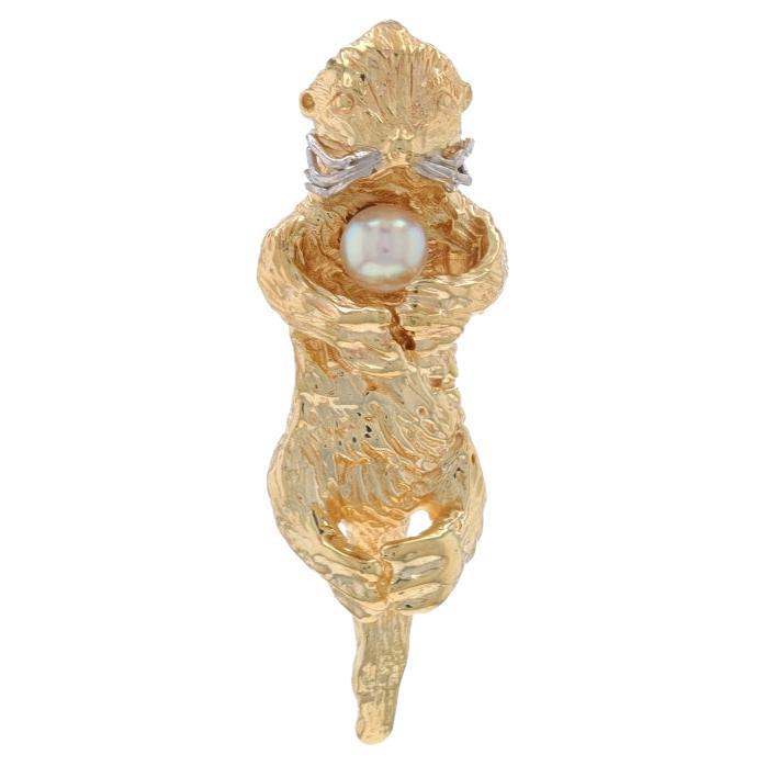 Yellow Gold Akoya Pearl Sleeping Otter Pendant - 14k en vente