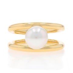 Yellow Gold Akoya Pearl Solitaire Ring - 18k
