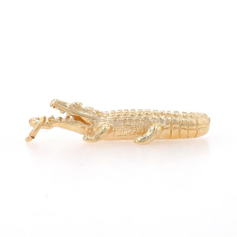 Metal Content: 14k Yellow Gold

Theme: Alligator, Open-Mouthed Reptile
Features: Textured Detailing

Measurements

Tall (from stationary bail): 1 3/32