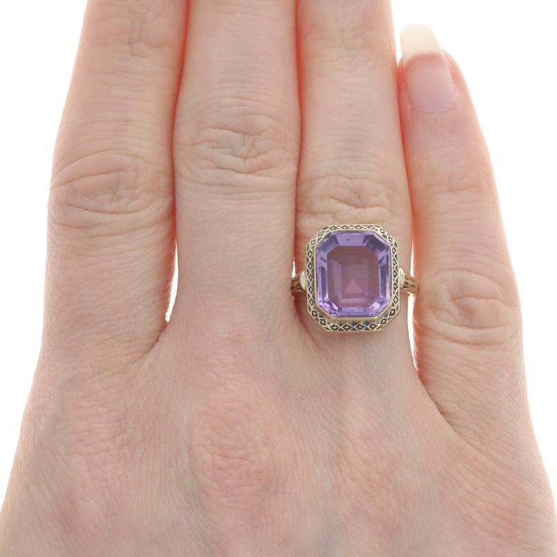 Taille émeraude Bague cocktail solitaire Art déco en or jaune avec améthyste 14 carats et émeraude 4,30 carats vintage en vente