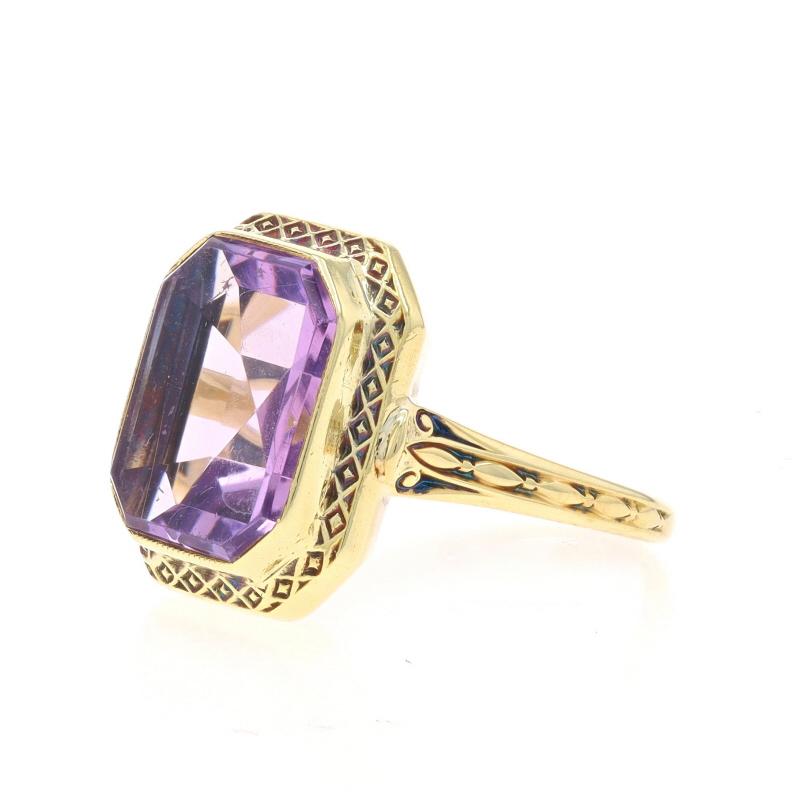 Bague cocktail solitaire Art déco en or jaune avec améthyste 14 carats et émeraude 4,30 carats vintage Excellent état - En vente à Greensboro, NC