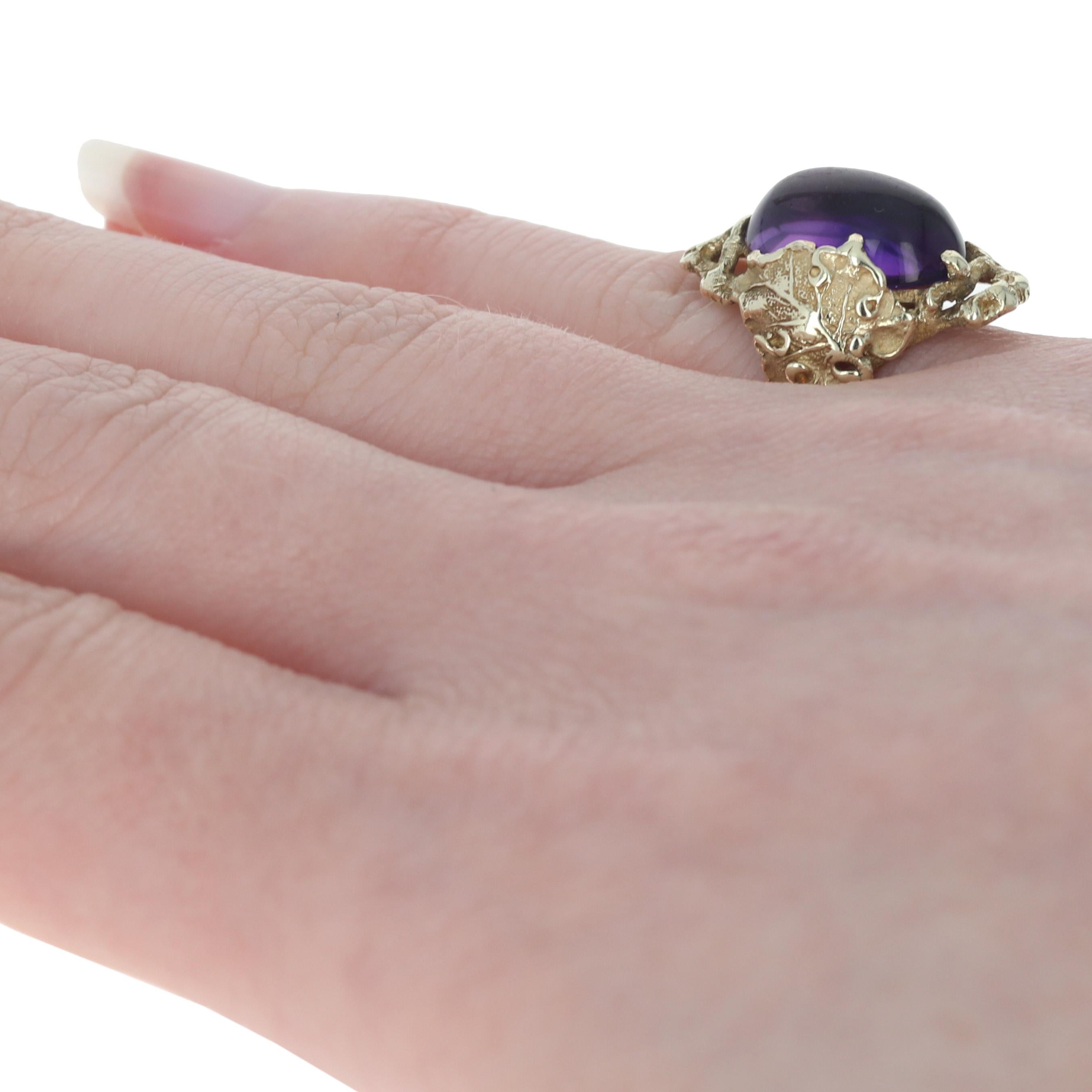 Yellow Gold Amethyst Arts & Crafts Ring, 14k Cabochon 6.30ct Vintage Grapevine In Excellent Condition In Greensboro, NC