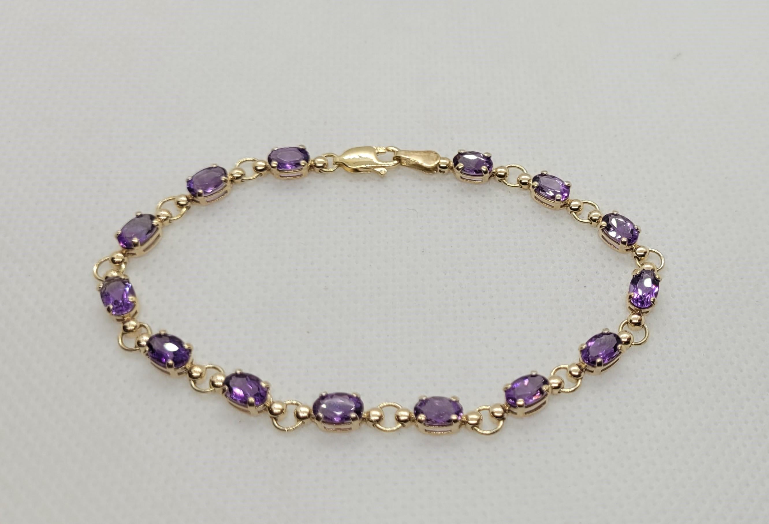 Yellow Gold Amethyst Bracelet, 6 x 4 mm Oval Amethyst, 10kt Gold, 7.25 Inches In Good Condition For Sale In Rancho Santa Fe, CA