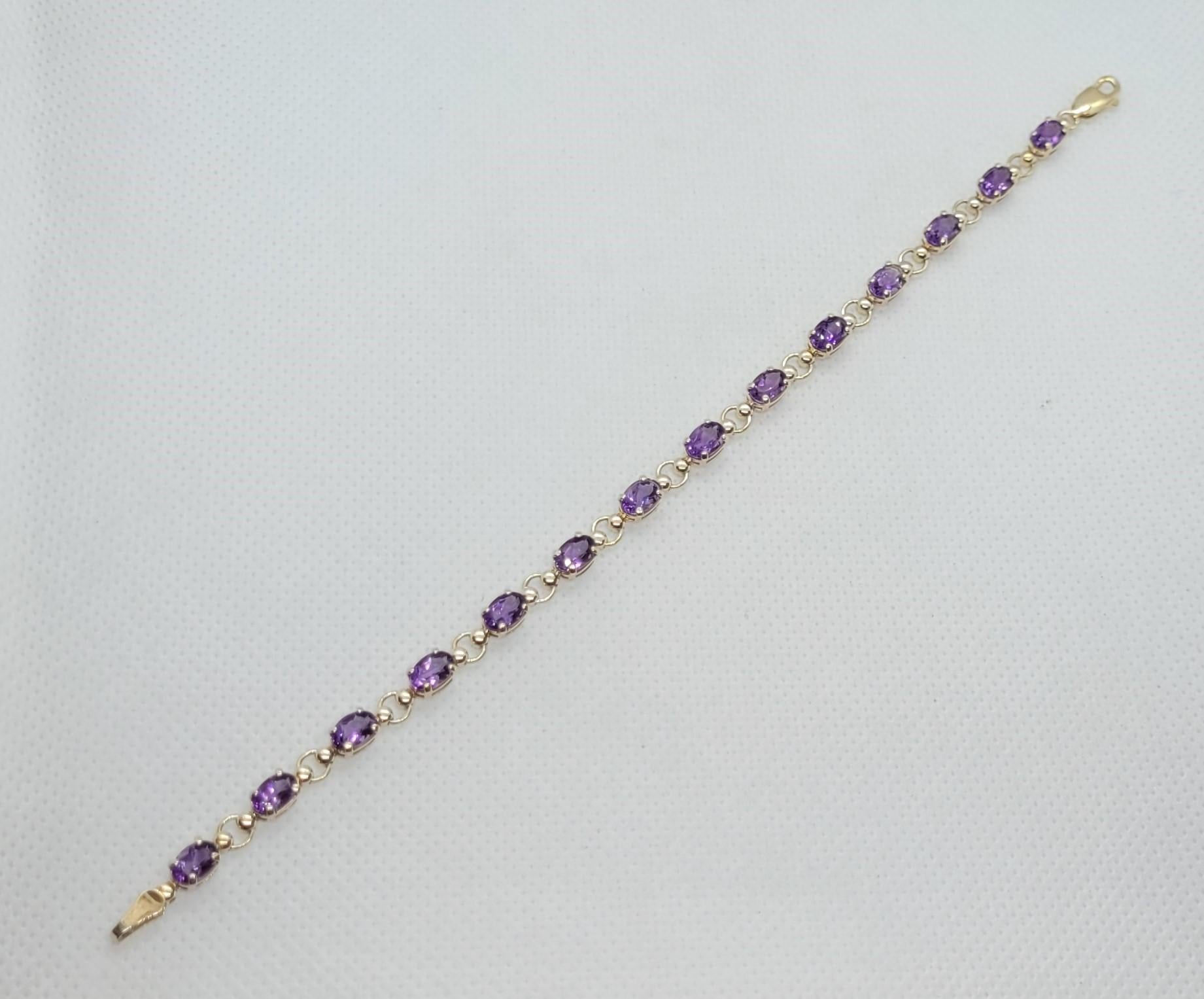 Bracelet d'améthyste en or jaune, améthyste ovale de 6 x 4 mm, or 10kt, 7.25 pouces en vente 1