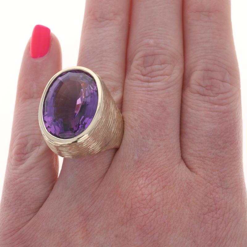 Taille ovale Bague Solitaire Cocktail Améthyste en Or Jaune 10k Ovale 28.40ct en vente