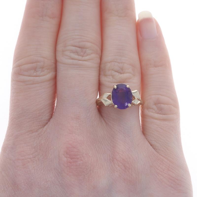 Oval Cut Yellow Gold Amethyst Cocktail Solitaire Ring - 14k Oval 2.40ct For Sale