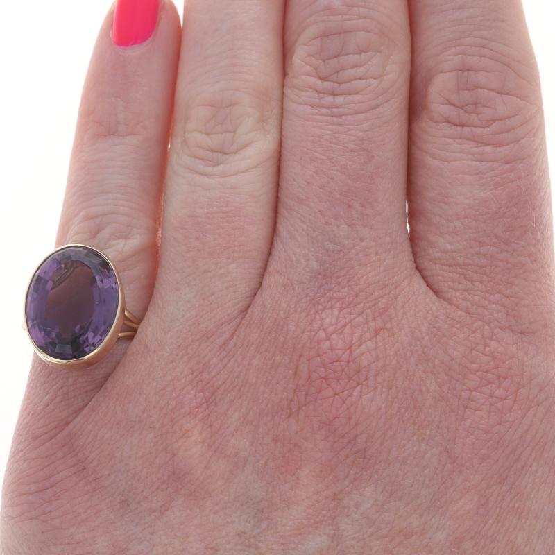 Taille ovale Bague Solitaire Cocktail Améthyste en Or Jaune 14k Oval Step Cut 11.20ct en vente