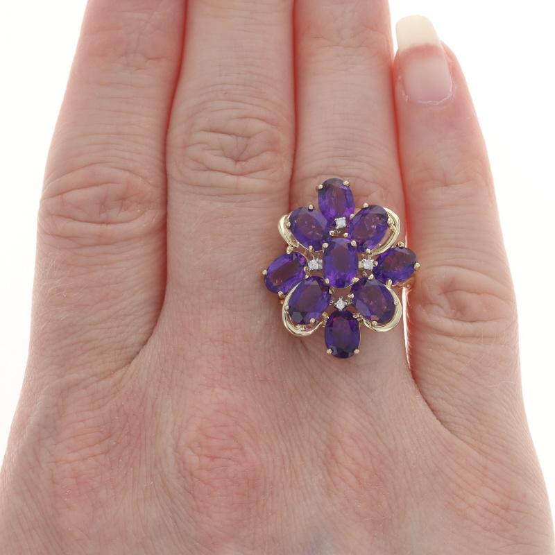 Taille : 6 1/4
Frais de taille : Up&Up pour 35 $ ou Down pour 35 $.

Contenu métallique : Or jaune 14k et or blanc 14k

Informations sur les pierres

Améthystes naturelles
Carat(s) : 7.65ctw
Coupe : Ovale
Couleur : violet

Diamants naturels
Carat(s)